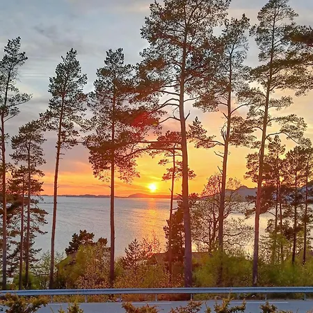 Feriehus Gorgeous In With House Sea View