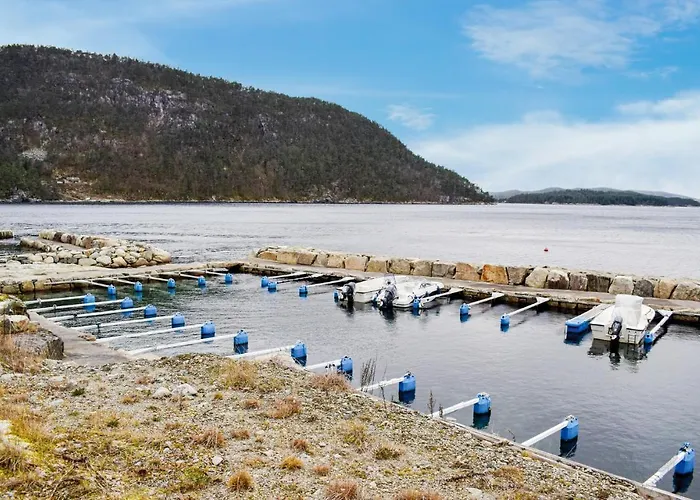 3 Bedroom Amazing In Dom wakacyjny Jørpeland