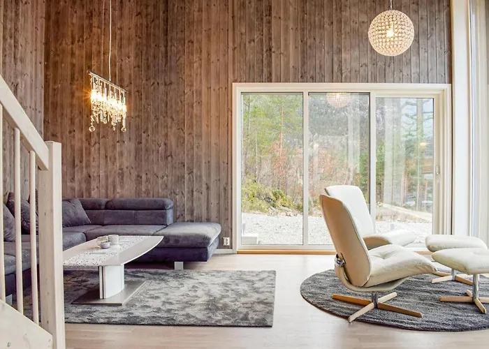 3 Bedroom Amazing In Casa vacanze Jørpeland